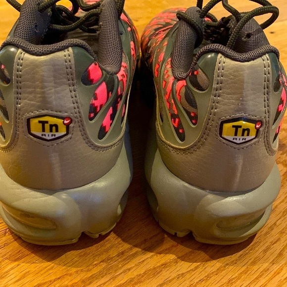 Nike Air Max Plus TN Digi Camo Olive Neitral Green Pink Sneakers Size 8.5 - Picture 6 of 12